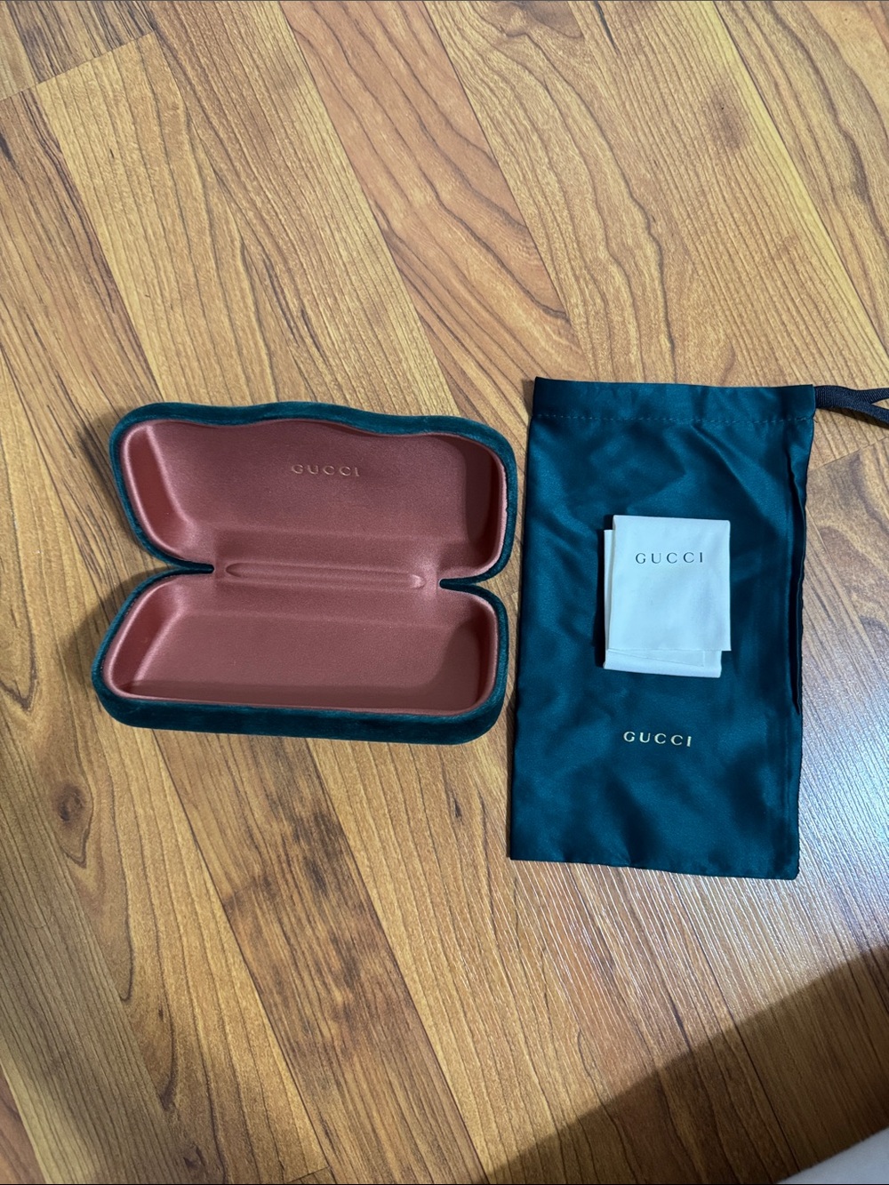 Gucci Velvet Eyewear Case in Green with Red Interior